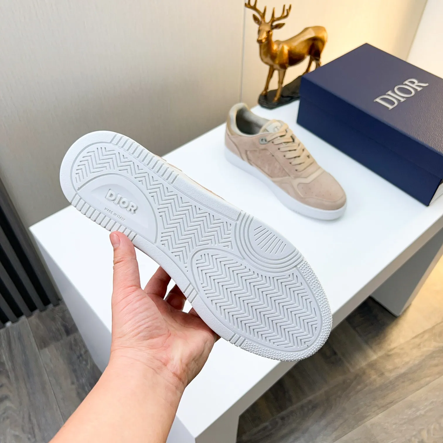 Men's Men's Shoes 💰400 [New] 🦩🦩Dior - Low-top sneakers 2025 spring men's collection new arrivals [Celebrate][Celebrate][Celebrate], reinterpret the basketball shoe design and become a classic Dior item [Strong][Strong][Strong], crafted in black and cream white smooth cowhide with beige suede, leather display on the side The CD logo, tongue, sole and back side are decorated with various distinctive details to enhance the style[666][666], while eyelet details, topstitching and rubber panels highlight the dynamic charm of its athletic style[strong][strong][strong]. It has a two-color rubber sole, which can be matched with various clothing to create a refined look. Size: 38 to 44 (45 can be customized